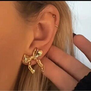Gold bow stud earrings with beautiful gift box 🎁